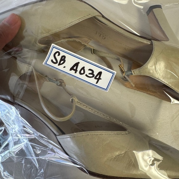 Vintage Bruno Magli Women's Cream T-Strap Y2K 90s Round Toe Heels Size 37 1/2 - Picture 14 of 14